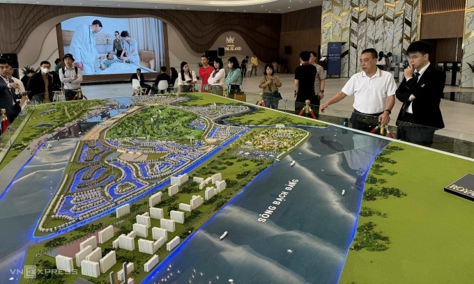 The sand table model for Vinhomes 877-hectare project in Hai Phong Citys Thuy Nguyen District. Photo by VnExpress/Anh Tu