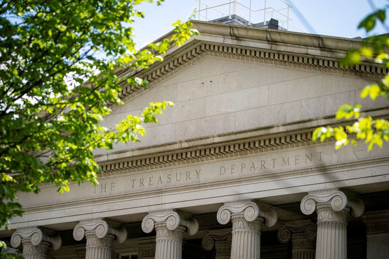 © Reuters. FILE PHOTO: The Treasury Department is pictured in Washington, U.S., April 25, 2021. REUTERS/Al Drago/File Photo