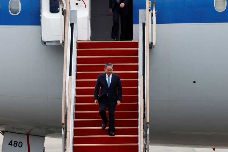 © Reuters. Chinese Premier Li Qiang arrives to attend the trilateral summit with his South Korean and Japanese counterparts  in Seoul, South Korea, May 26, 2024. REUTERS/Kim Soo-hyeon