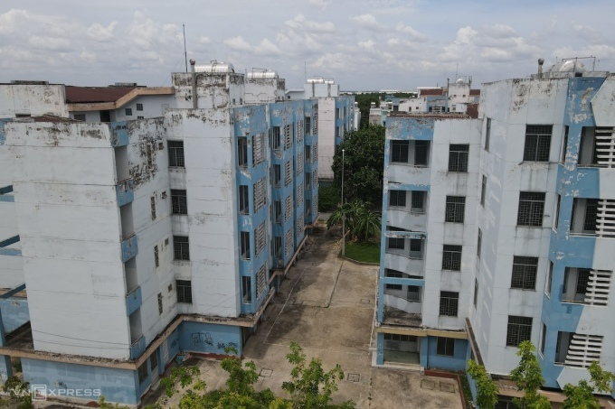 The Vinh Loc B resettlement area in HCMCs Binh Chanh District in June 2024. It has 1,900 apartments, 80% of which are unoccupied. Photo by VnExpress/Thanh Tung