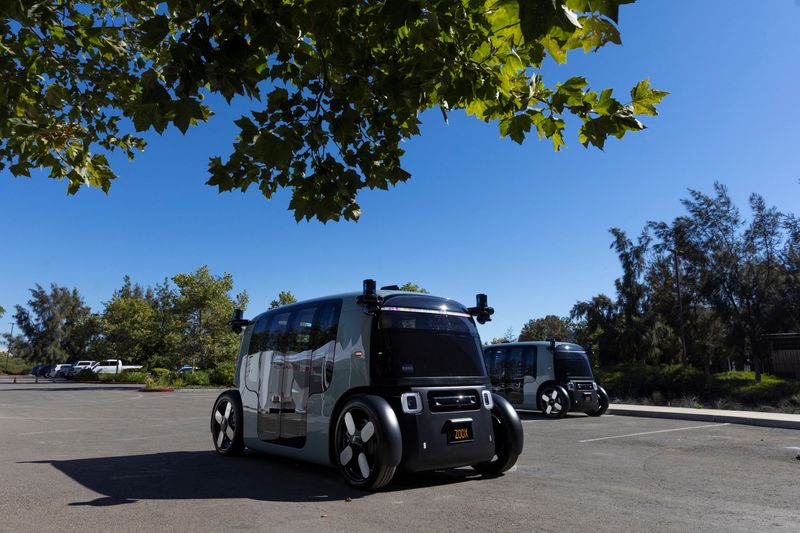 © Reuters. Zoox, a self-driving vehicle owned by Amazon, is seen at the company's factory in Fremont, California, U.S. July 19, 2022.  REUTERS/Carlos Barria