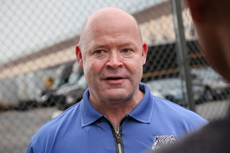 © Reuters. Sean O'Brien, President of the International Brotherhood of Teamsters, joins UPS Teamsters during a picket ahead of an upcoming possible strike, outside of a UPS Distribution Center in Brooklyn, New York, U.S., July 14, 2023. REUTERS/Brendan McDermid/File Photo