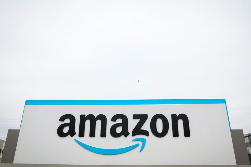 © Reuters. FILE PHOTO: The Amazon logo is displayed on a sign outside the company's LDJ5 sortation center, as employees begin voting to unionize a second warehouse in the Staten Island borough of New York City, U.S. April 25, 2022.  REUTERS/Brendan McDermid/File Photo