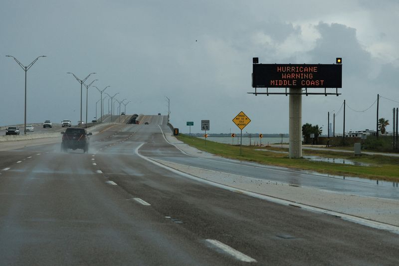 © Reuters. FILE PHOTO: A Hurricane warning sign is pictured in Corpus Christi, Texas, U.S. July 7, 2024. REUTERS/Daniel Becerril/File Photo