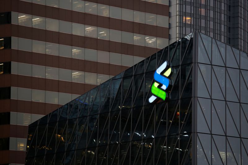 © Reuters. FILE PHOTO: A logo of Standard Chartered is displayed at the financial Central district in Hong Kong, China November 23, 2017.      REUTERS/Bobby Yip