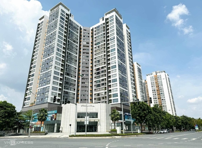 An apartment project with secondary market prices of over VND100 million per square meter near the West Lake in Hanoi. Photo by VnExpress/Anh Tu