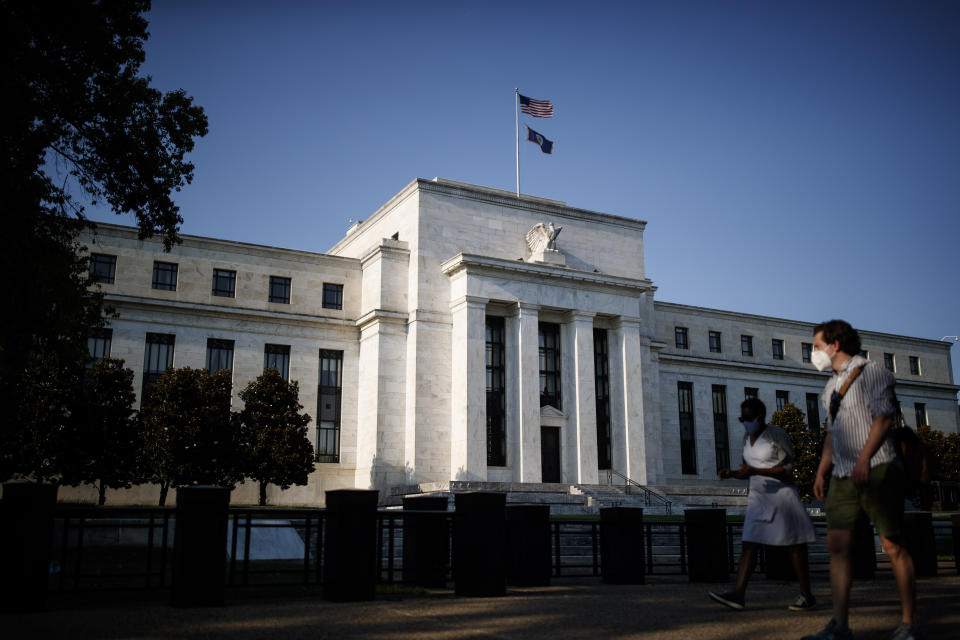 WASHINGTON, D.C., Aug. 27, 2020 -- Photo taken on Aug. 26, 2020 shows the U.S. Federal Reserve HQ in Washington, D.C., the United States.
  A resurgence of COVID-19 infections in the fall could drag the U.S. economy into a double-dip recession, a senior U.S. Federal Reserve official said on Wednesday. 
  