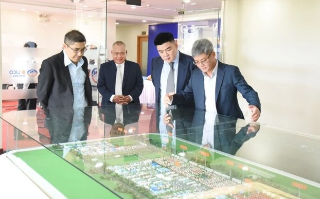 Stakeholders study a model of the Duc Hoa 3 Industrial Park in Long An province, southern Vietnam. Photo courtesy of GeneOnline.