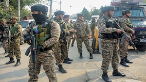 Security personnel stand guard near the house where militants were allegedly hiding during an encounter at Khanyar area of Srinagar, on Saturday, Nov. 2, 2024. An encounter broke out between security forces and terrorists on Saturday in the locality of Jammu and Kashmir's summer capital, officials said. (PTI Photo)