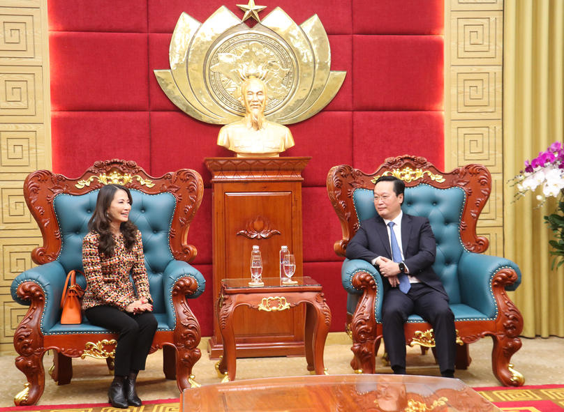 WHA chairperson Jareeporn Jarukornsakul (left) and Nguyen Duc Trung, chief of Nghe An's Party Committee, at a meeting in Nghe An province, central Vietnam, January 6, 2025. Photo courtesy of Nghe An news portal.